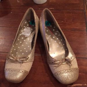 Hush Puppies gold leather flats
